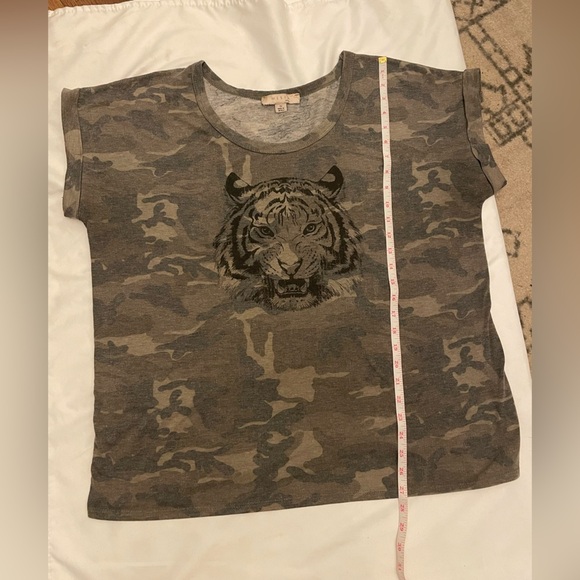 Misia Curvy size 1X tiger camo shirt - Picture 9 of 10
